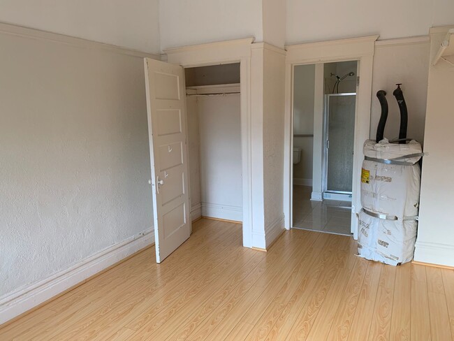 Building Photo - Cute 1 bedroom unit with lots of light in ...