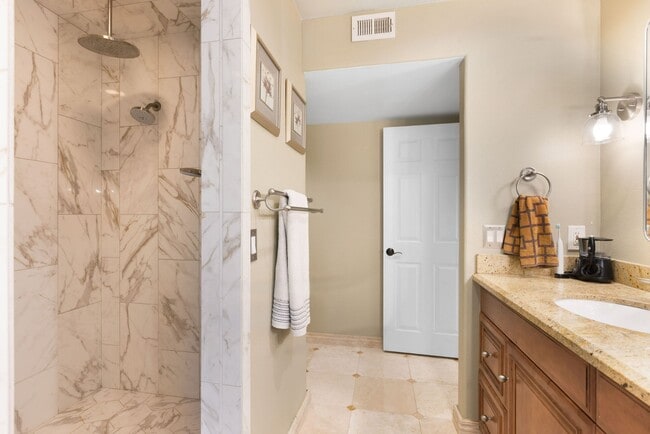 Building Photo - Modern Luxury in Cypress – 4BR Home with H...
