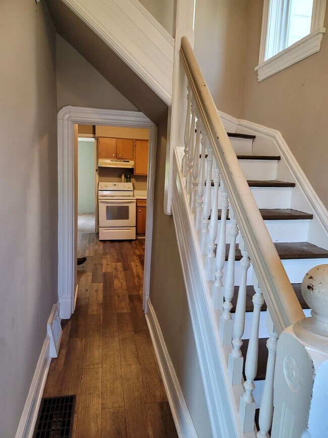 Building Photo - JUNE 2026 - Duluth MN 4 Bedroom - 2 Bath -...