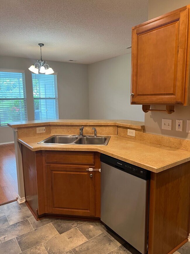 Building Photo - Spacious 3BR/3BA Townhome in Kiskadee Parke