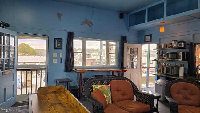 Building Photo - 36 Shore Dr