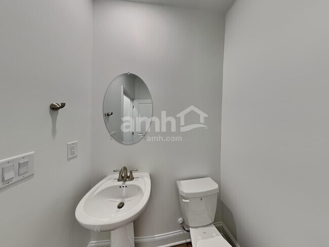 Building Photo - 1036 Highland Walk