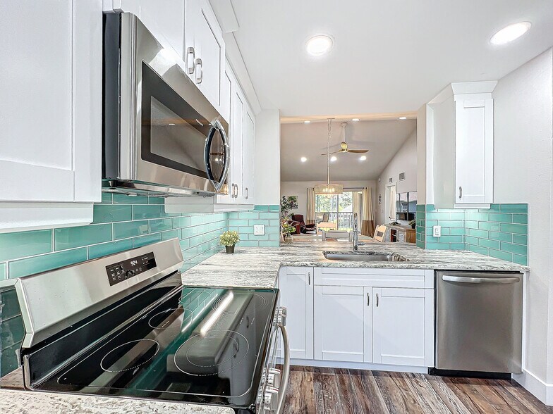 Building Photo - 1407 Pine Lake Dr