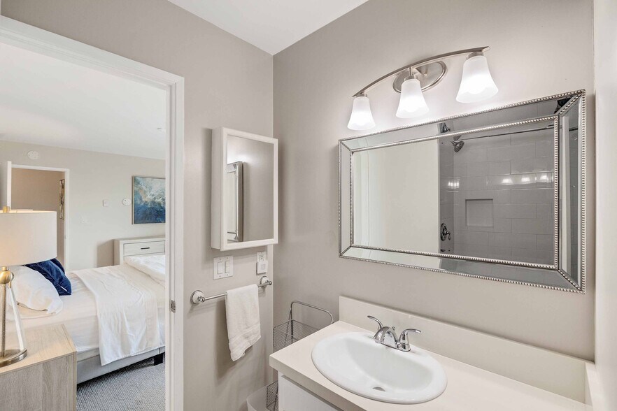 Building Photo - 650 The Village