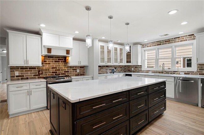 Building Photo - 2356 Pinkney Dr