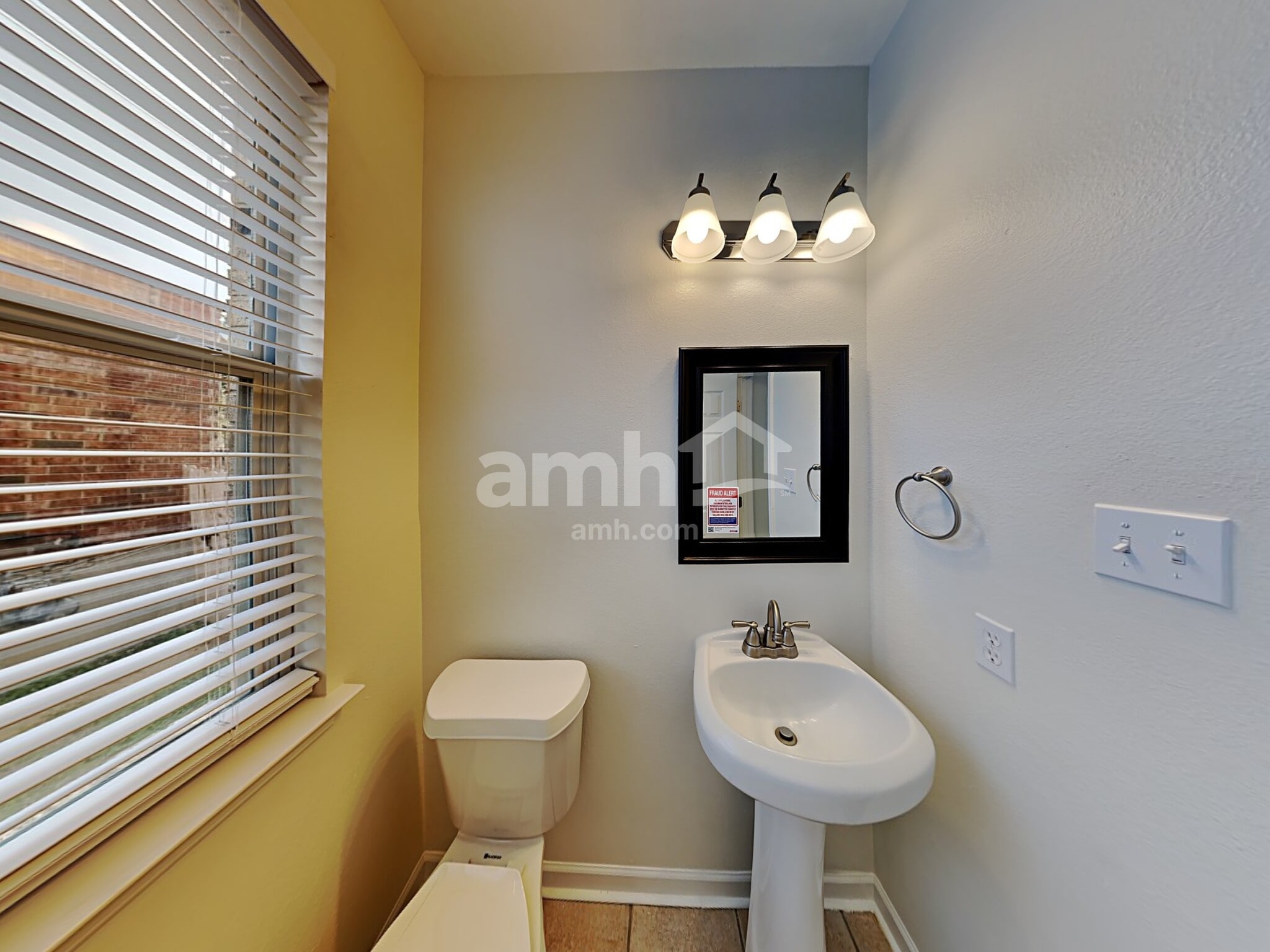 Building Photo - 24827 Crescent Run