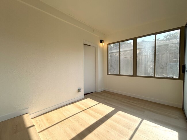 Building Photo - Charming Menlo Park Home in Picturesque Ne...