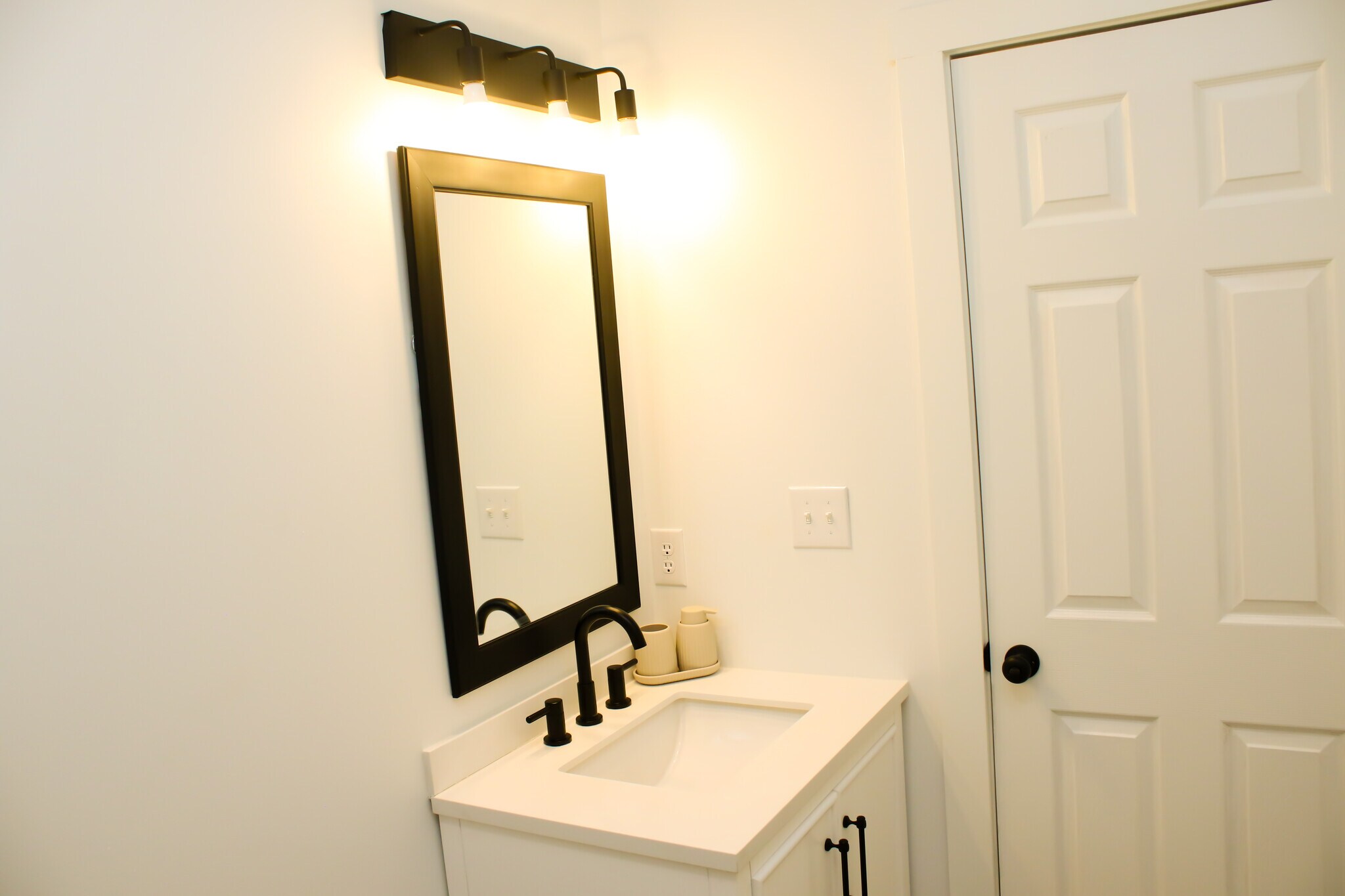 Building Photo - 5015 Reeder St