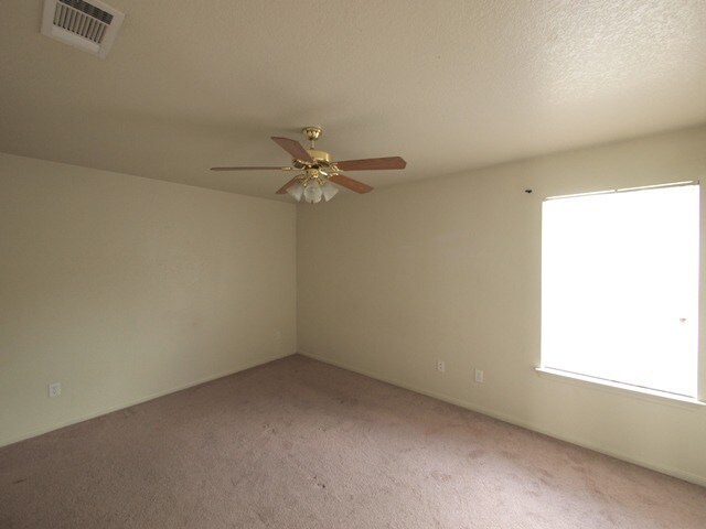 Building Photo - 1503 Cinch Dr