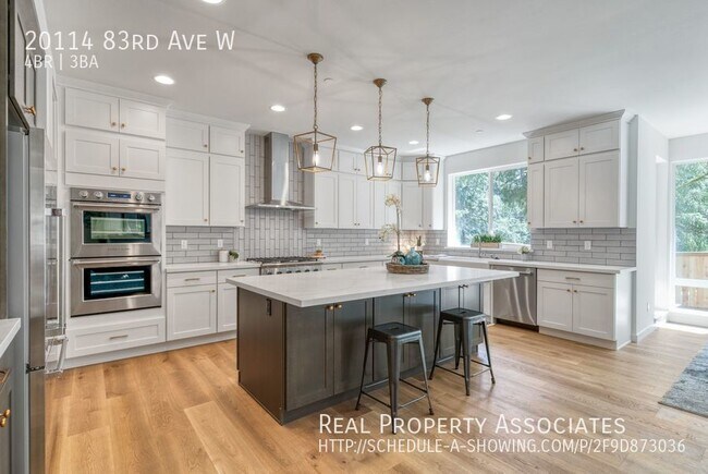 Building Photo - Edmonds Home