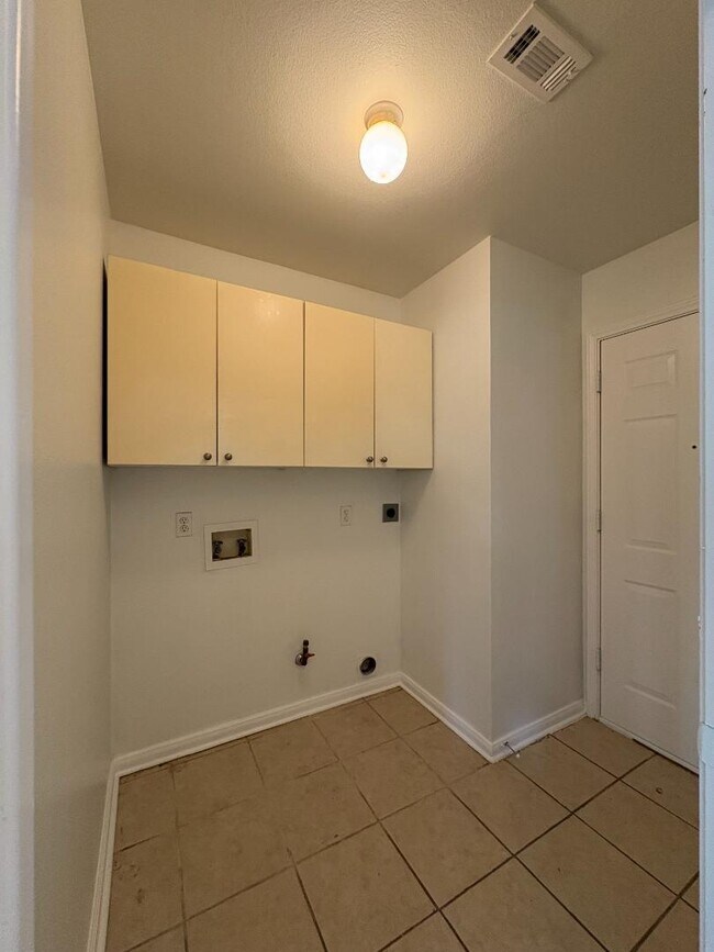 Building Photo - 21112 Derby Day Ave