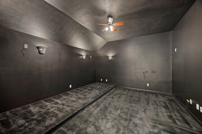 Building Photo - 7711 Summer Shore Dr