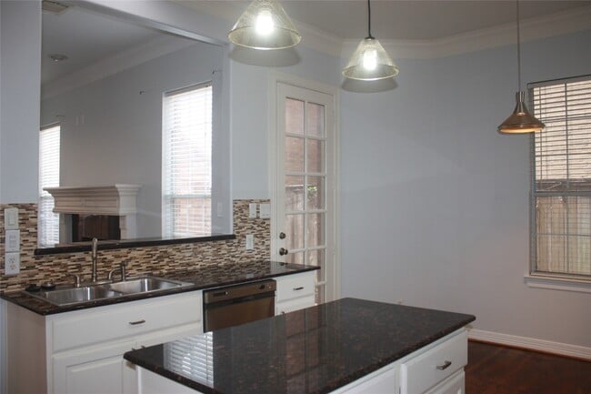 Building Photo - 3206 E Park At Beverly Hills