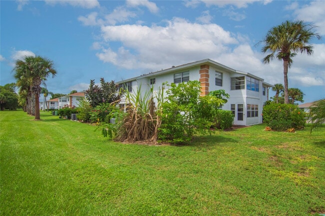 Building Photo - 1217 S Lakes End Dr