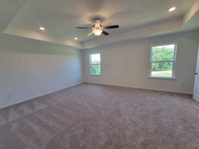 Primary Bedroom - 215 Foxhill Dr