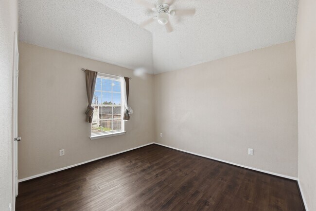 Building Photo - 1310 Brenda Ln