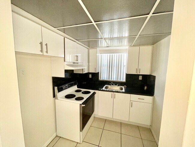 Building Photo - Renovated 1b1b for rent NOW