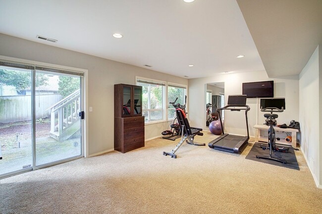 Building Photo - 5Bd/3.5Ba Newcastle House