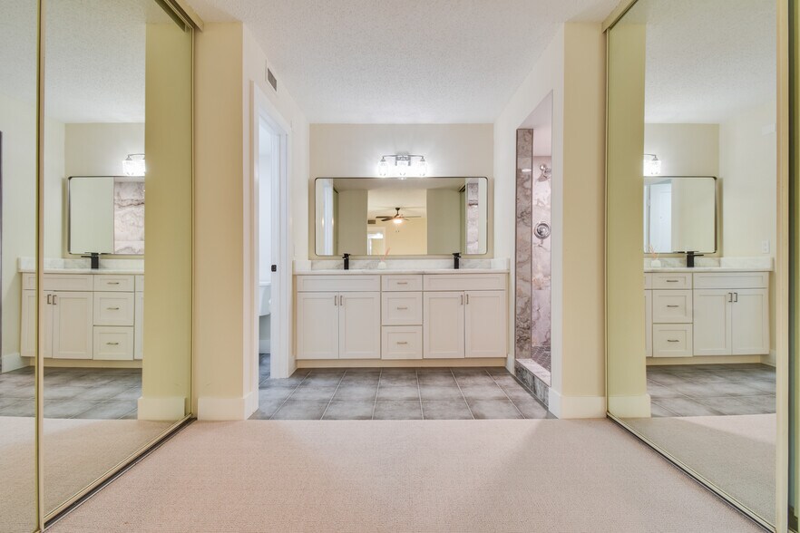 Building Photo - 2309 23rd Ln