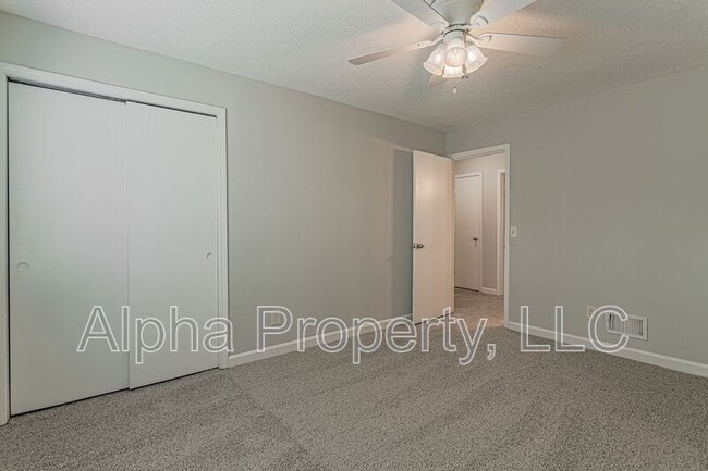 Building Photo - 501 Edwards Rd