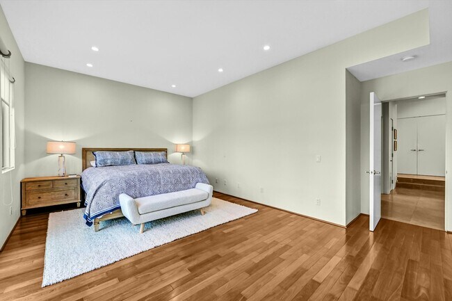 Building Photo - 323 Neptune Ave