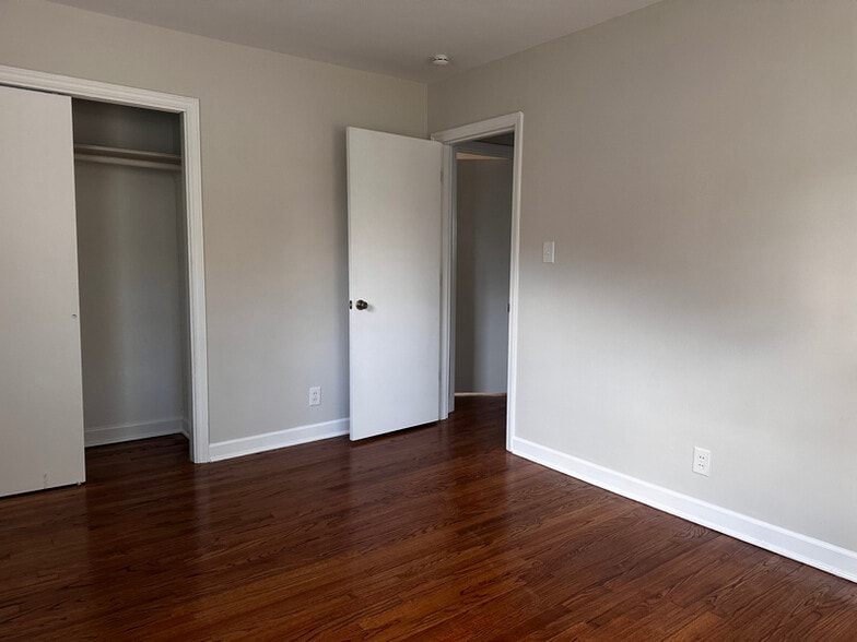 Building Photo - 2054 K Ct Ave