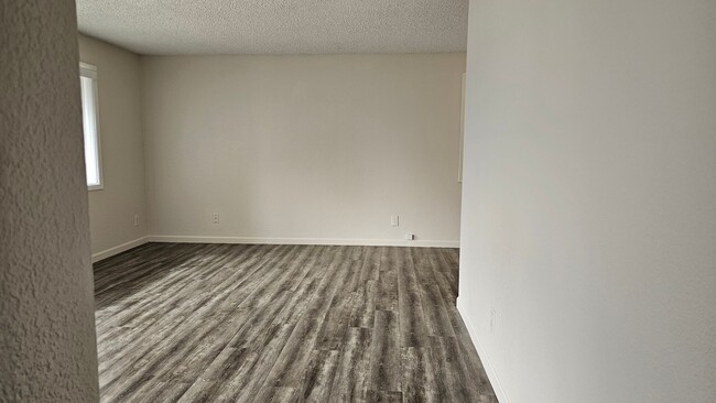 Building Photo - 1953-1953 S Owyhee St