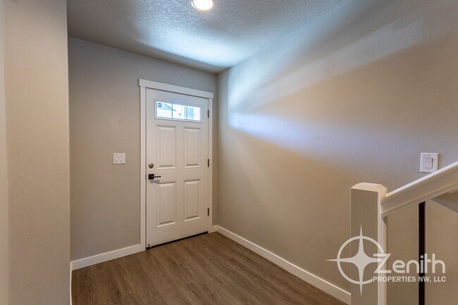 Building Photo - 7415 NE 136th Ave