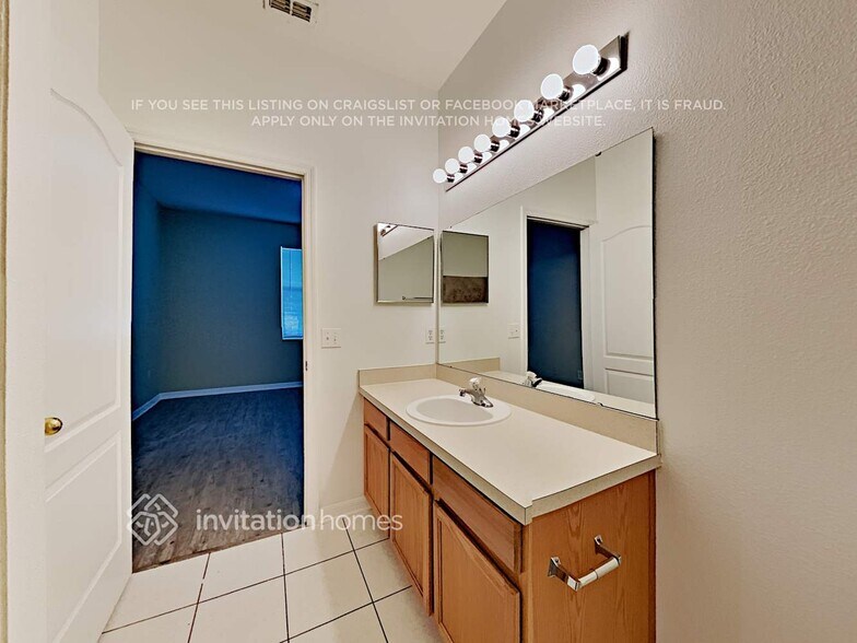 Building Photo - 5731 Vista Linda Dr