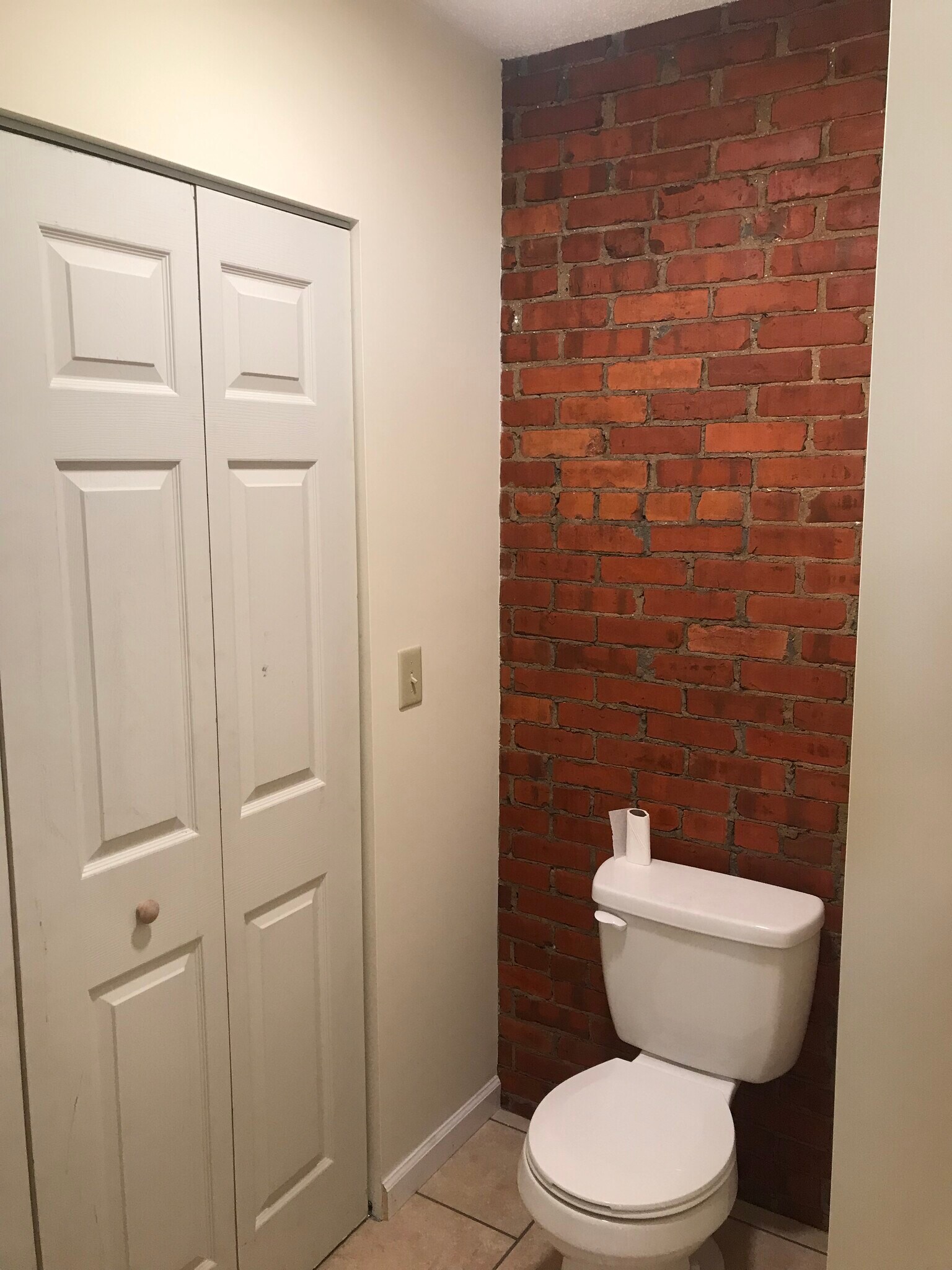 Building Photo - 201 W Locust St