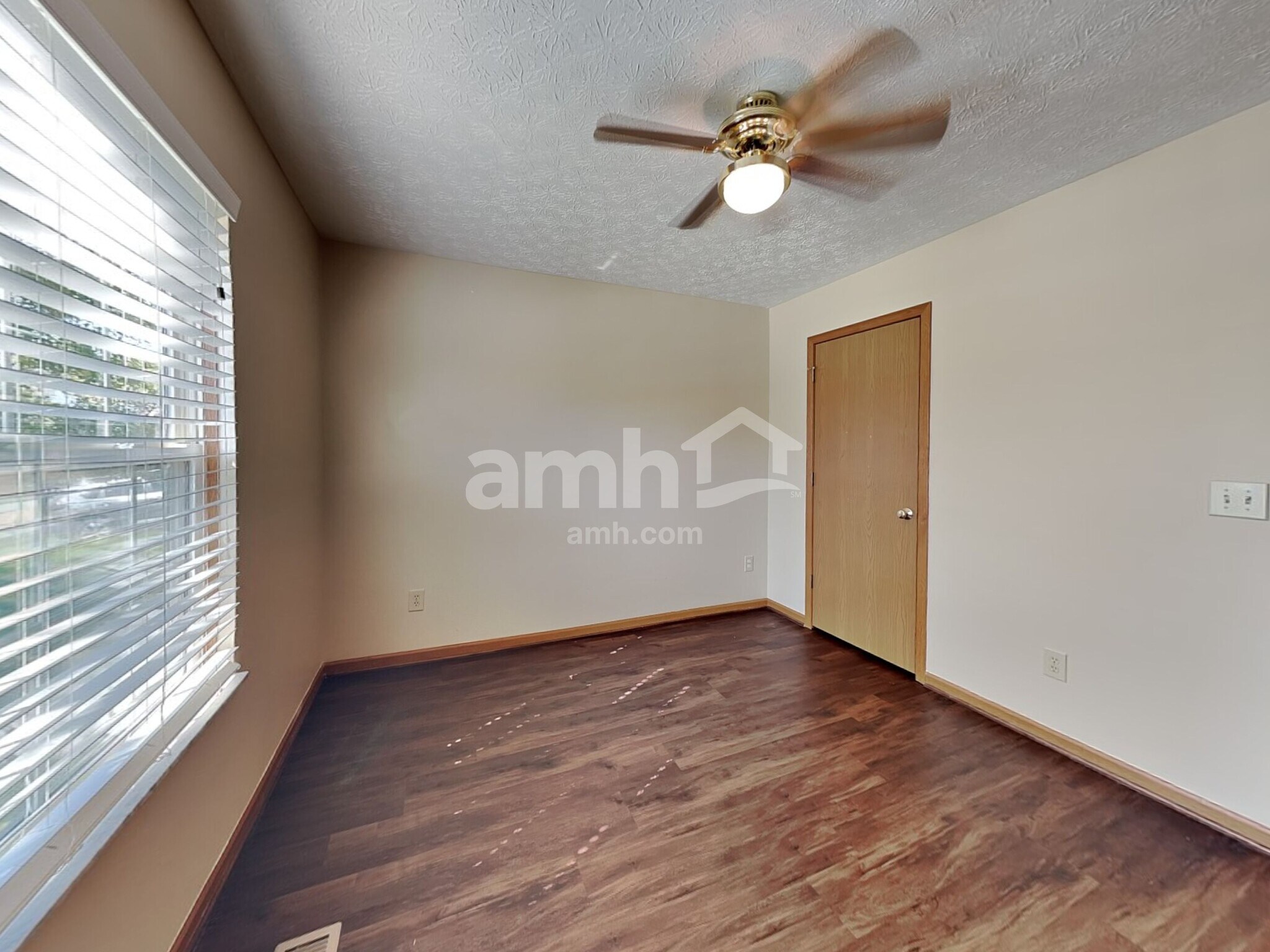 Building Photo - 1960 Queens Meadow Ln