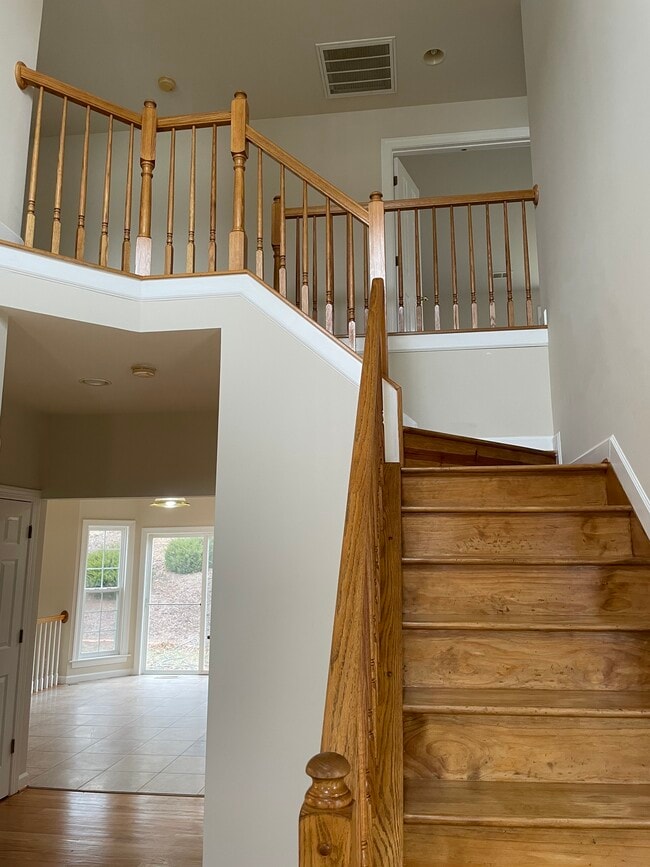 Building Photo - 210 Earhart Ct
