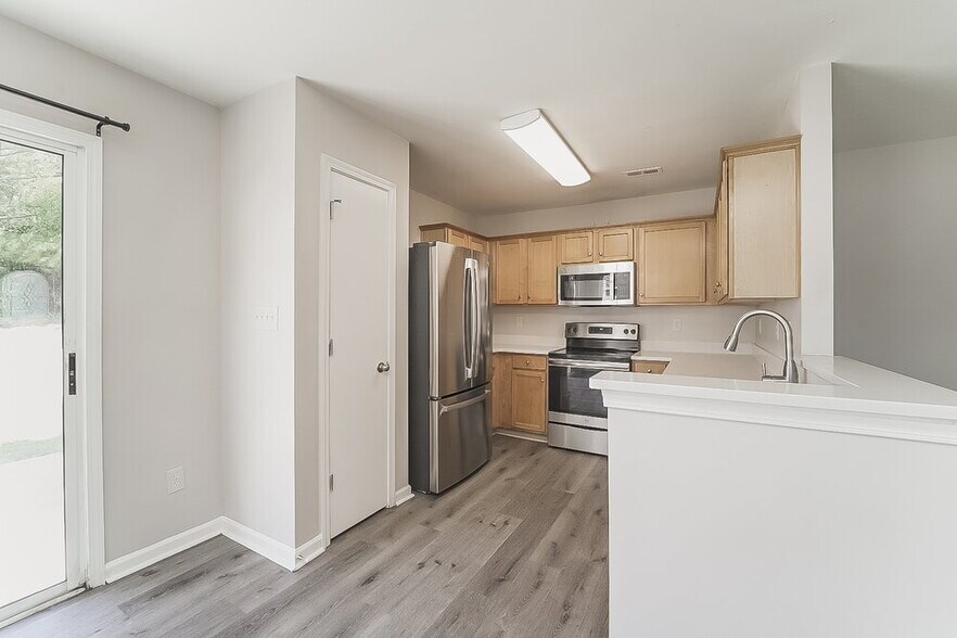 Building Photo - 2896 Rockingham Ct SW