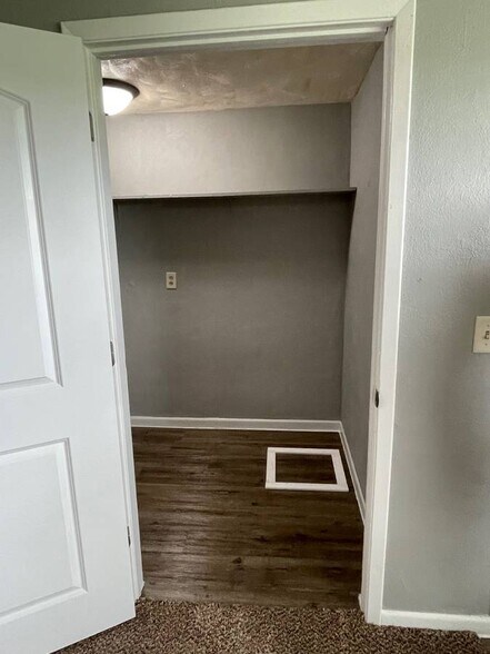 Building Photo - 2740 E Phylbeck Ave