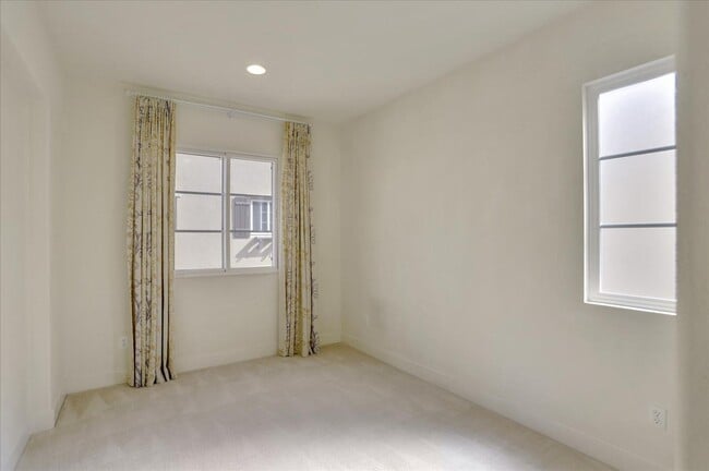 Building Photo - For Rent: Spacious 4BR/3.5BA Newer Home in...
