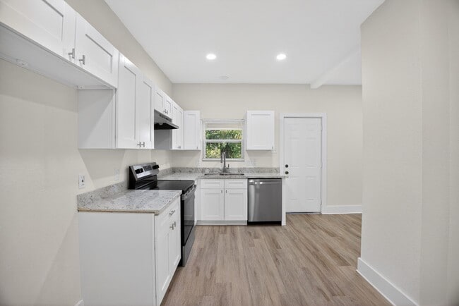 Building Photo - 304 W Vulcan St