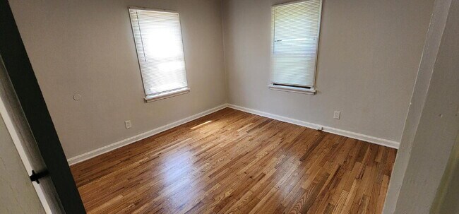 Building Photo - Updated Ferguson Home with Finished Basement & Fenced Yard