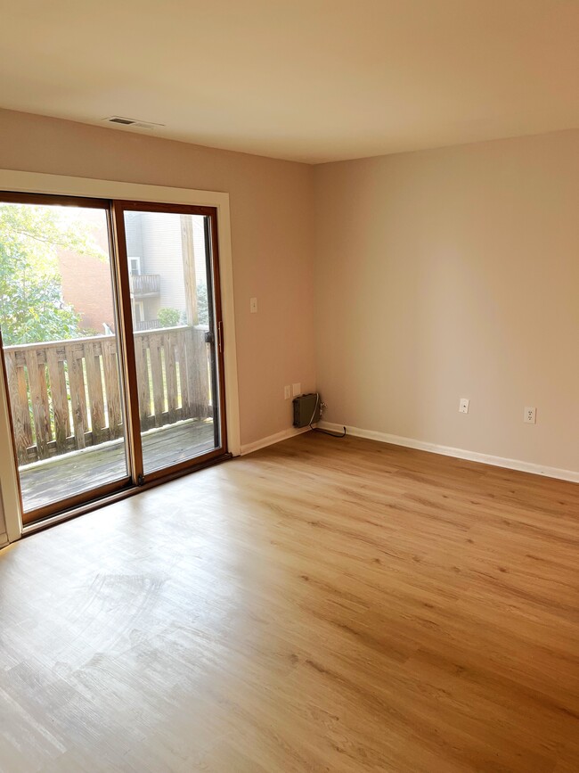 Building Photo - 5011 Ravens Crest Dr