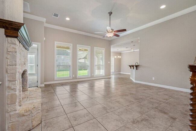 Building Photo - Available for September Move In! Spacious ...