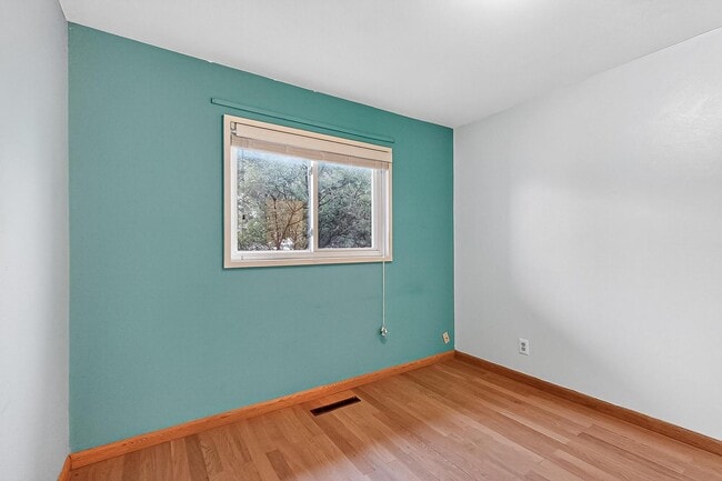 Building Photo - 4109 Comanche Rd NE