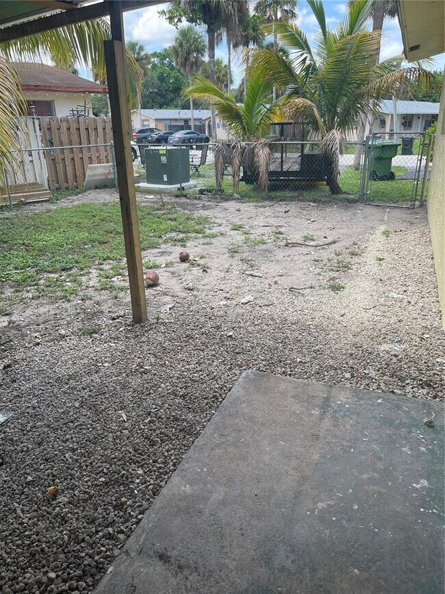 Building Photo - 2884 SW 19th Pl