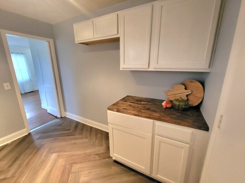 Building Photo - 110 Astor St