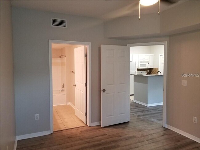 Building Photo - 1910 E Palm Ave