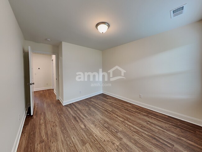 Building Photo - 3002 Lucky Ln