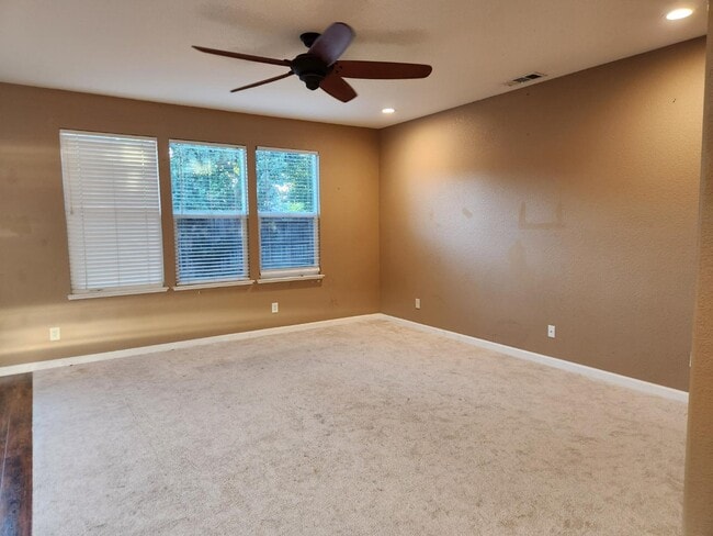 Building Photo - 1169 Syracuse Ln