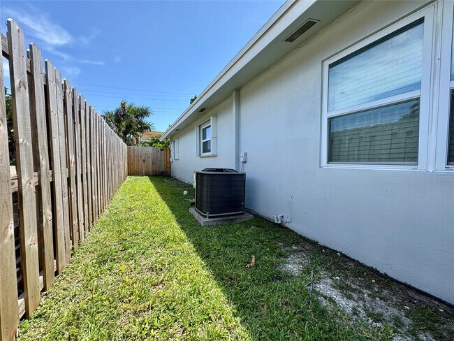 Building Photo - 838 SW 14th St