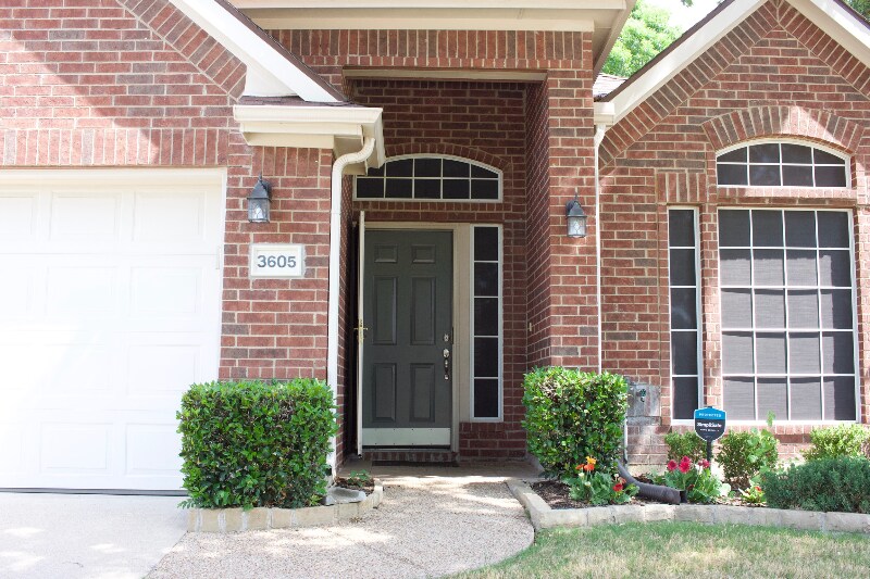 Building Photo - 3605 Villanova Dr