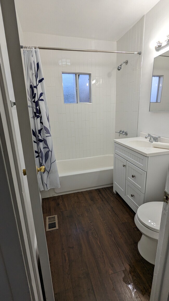 Bathroom - 1122 E Harvard St