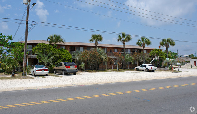 Building Photo - 3932 Thomas Dr