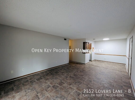 Building Photo - 2152 Lovers Ln